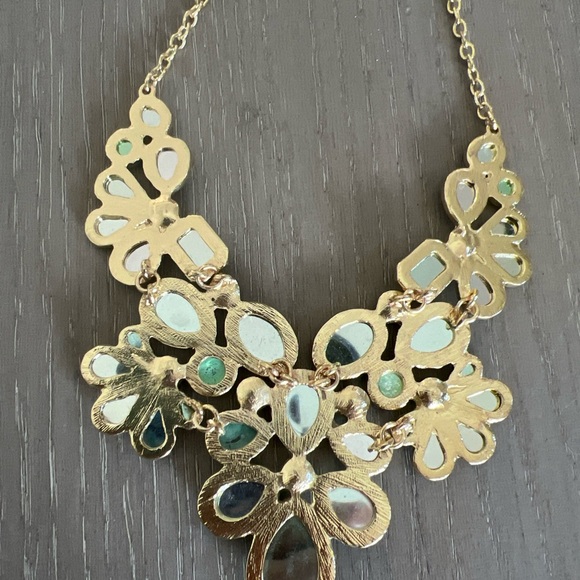 New Sparkling Sage Green rhinestone gold tone statement Necklace - Picture 3 of 3